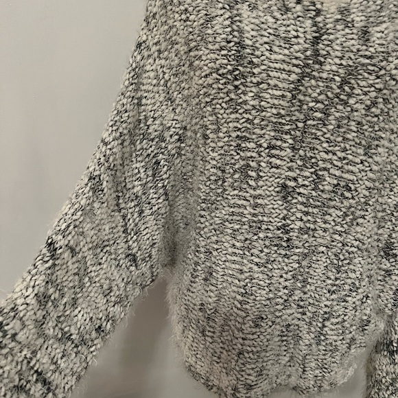 Pink lily women sweater - Picture 2 of 7